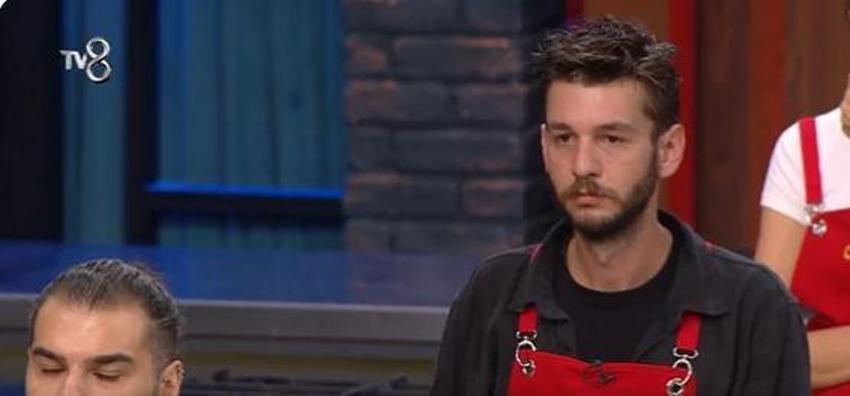 Hasan'ın reçetesi elden ele dolaştı! Şefler, MasterChef All Star'da tarif kağıdına cezayı kesti