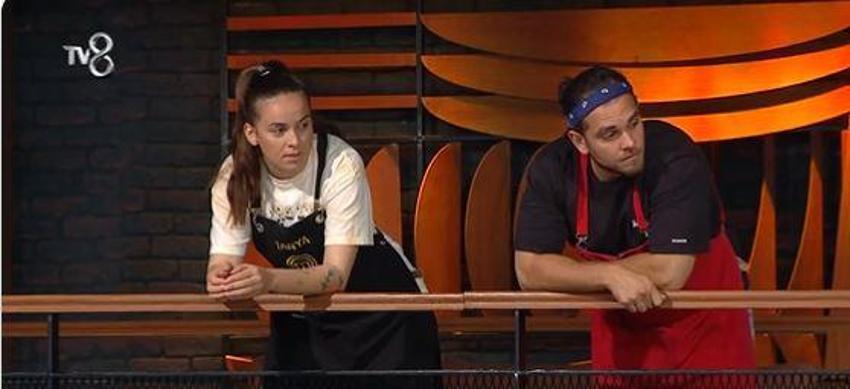 Hasan'ın reçetesi elden ele dolaştı! Şefler, MasterChef All Star'da tarif kağıdına cezayı kesti