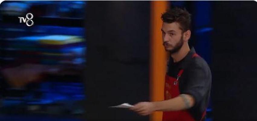 Hasan'ın reçetesi elden ele dolaştı! Şefler, MasterChef All Star'da tarif kağıdına cezayı kesti