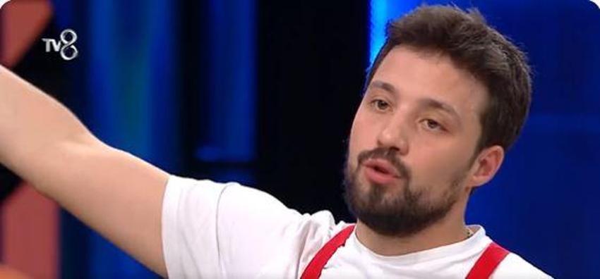 Hasan'ın reçetesi elden ele dolaştı! Şefler, MasterChef All Star'da tarif kağıdına cezayı kesti