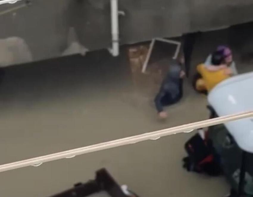 Sağanak İstanbul'u felç etti! Meteoroloji'den yeni alarm verildi