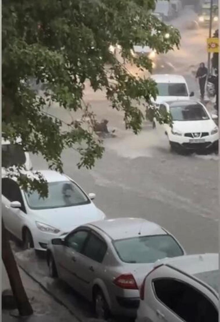 Sağanak İstanbul'u felç etti! Meteoroloji'den yeni alarm verildi