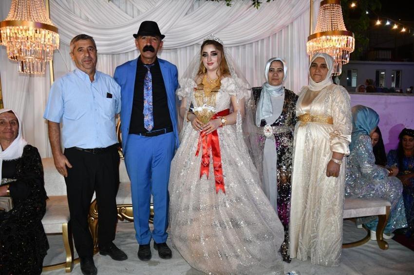 Fenomen Tıvorlu İsmail’in oğlu evlendi! Düğünde geline 7 milyon liralık takı