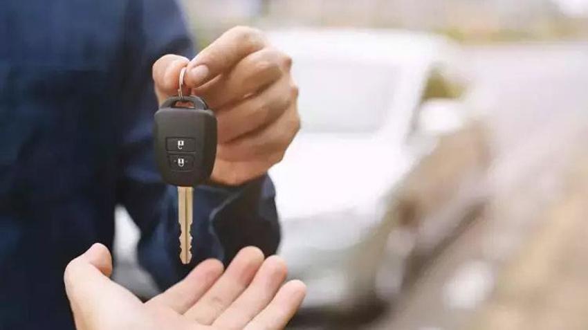 Araba fiyatlarında görüşmemiş rakamlar! Bayiler hem indirim yapıyor hem de hediye veriyor