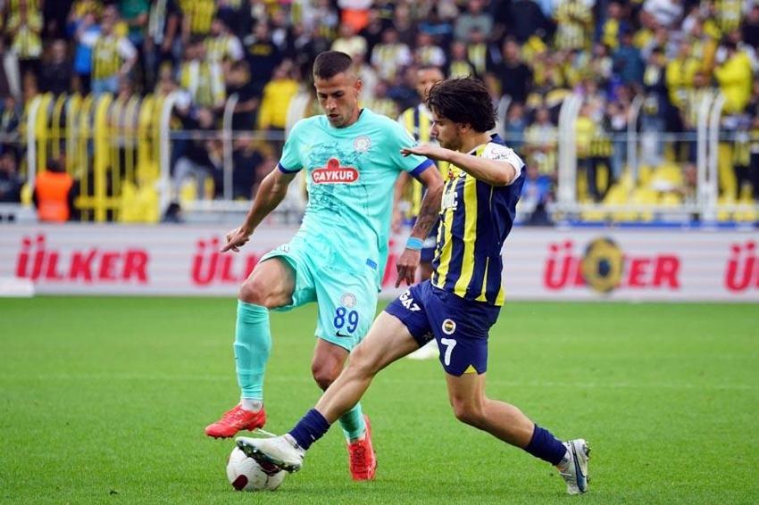 Tartışmalı pozisyonlar Fenerbahçe - Çaykur Rizespor maçına damga vurdu! Karşılaşma için olay iddia: Hakemleri yanlış yönlendiriyor, o günden beri penaltı verilmiyor!