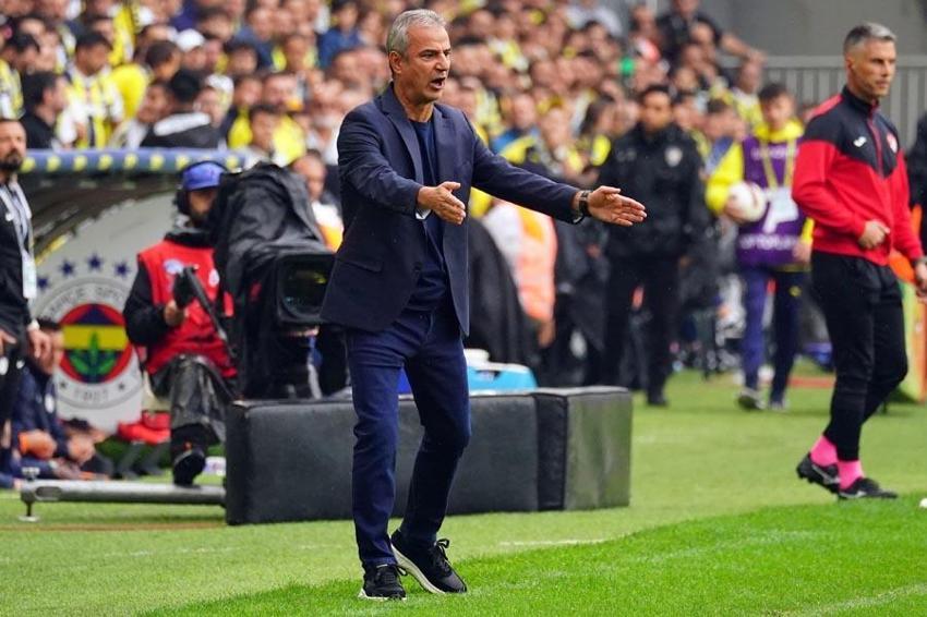 Tartışmalı pozisyonlar Fenerbahçe - Çaykur Rizespor maçına damga vurdu! Karşılaşma için olay iddia: Hakemleri yanlış yönlendiriyor, o günden beri penaltı verilmiyor!