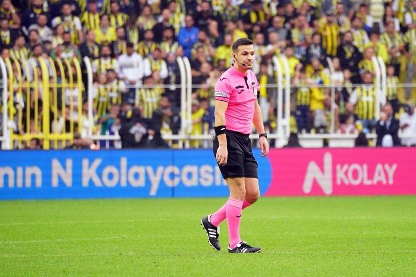 Tartışmalı pozisyonlar Fenerbahçe - Çaykur Rizespor maçına damga vurdu! Karşılaşma için olay iddia: Hakemleri yanlış yönlendiriyor, o günden beri penaltı verilmiyor!