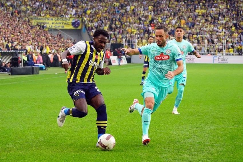 Tartışmalı pozisyonlar Fenerbahçe - Çaykur Rizespor maçına damga vurdu! Karşılaşma için olay iddia: Hakemleri yanlış yönlendiriyor, o günden beri penaltı verilmiyor!