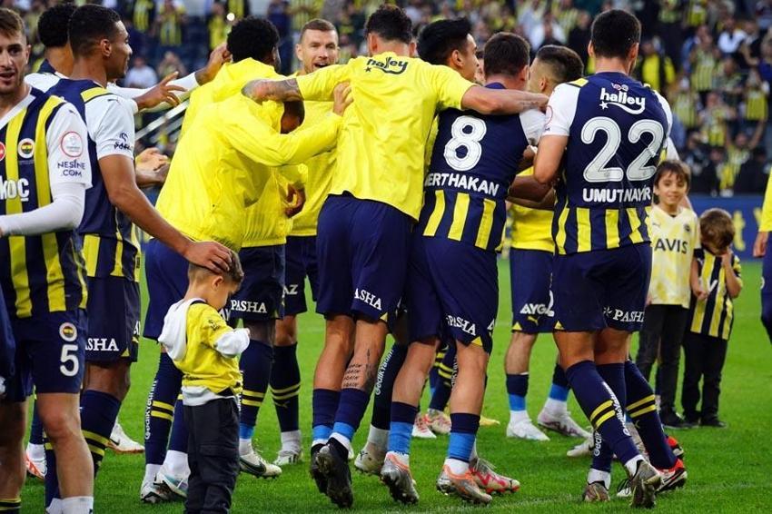 Tartışmalı pozisyonlar Fenerbahçe - Çaykur Rizespor maçına damga vurdu! Karşılaşma için olay iddia: Hakemleri yanlış yönlendiriyor, o günden beri penaltı verilmiyor!