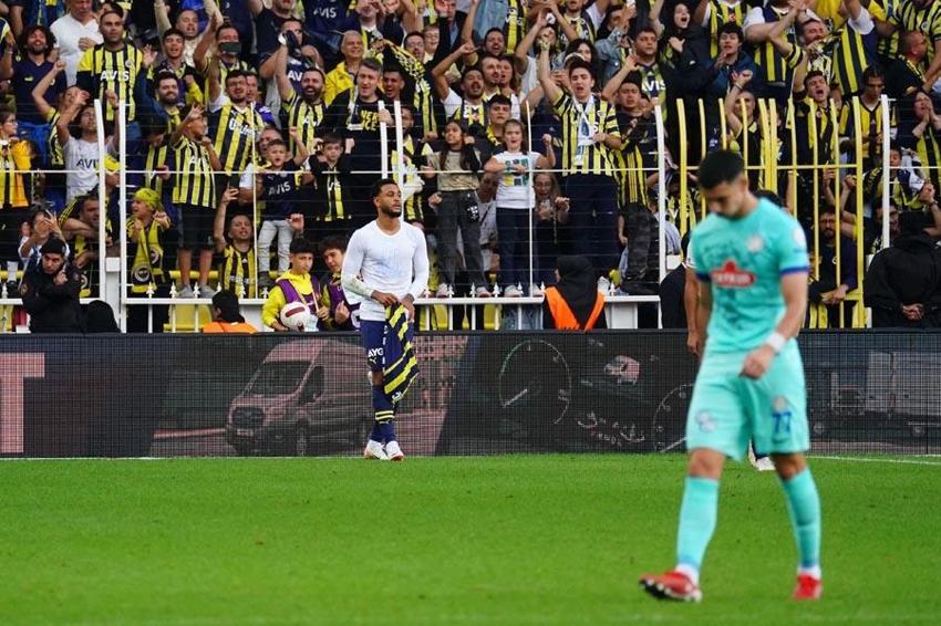 Tartışmalı pozisyonlar Fenerbahçe - Çaykur Rizespor maçına damga vurdu! Karşılaşma için olay iddia: Hakemleri yanlış yönlendiriyor, o günden beri penaltı verilmiyor!
