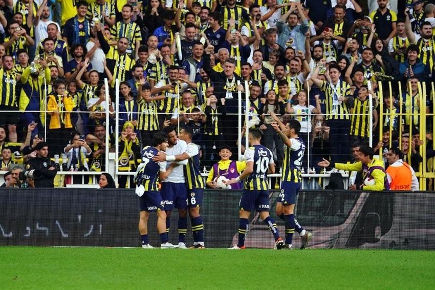 Tartışmalı pozisyonlar Fenerbahçe - Çaykur Rizespor maçına damga vurdu! Karşılaşma için olay iddia: Hakemleri yanlış yönlendiriyor, o günden beri penaltı verilmiyor!