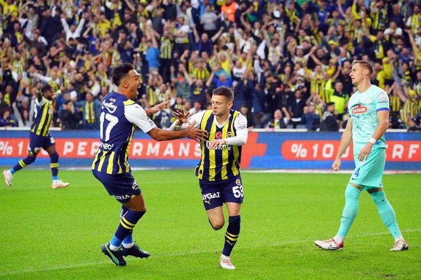 Tartışmalı pozisyonlar Fenerbahçe - Çaykur Rizespor maçına damga vurdu! Karşılaşma için olay iddia: Hakemleri yanlış yönlendiriyor, o günden beri penaltı verilmiyor!