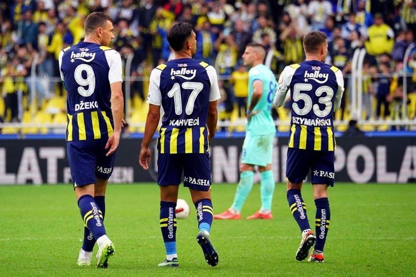 Tartışmalı pozisyonlar Fenerbahçe - Çaykur Rizespor maçına damga vurdu! Karşılaşma için olay iddia: Hakemleri yanlış yönlendiriyor, o günden beri penaltı verilmiyor!
