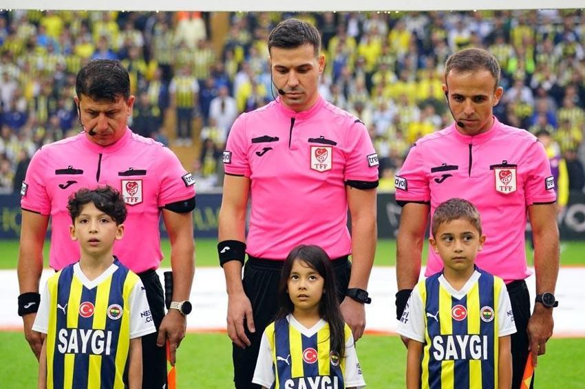 Tartışmalı pozisyonlar Fenerbahçe - Çaykur Rizespor maçına damga vurdu! Karşılaşma için olay iddia: Hakemleri yanlış yönlendiriyor, o günden beri penaltı verilmiyor!