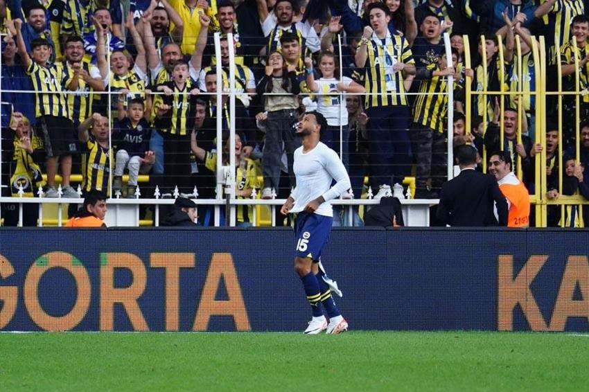 Tartışmalı pozisyonlar Fenerbahçe - Çaykur Rizespor maçına damga vurdu! Karşılaşma için olay iddia: Hakemleri yanlış yönlendiriyor, o günden beri penaltı verilmiyor!
