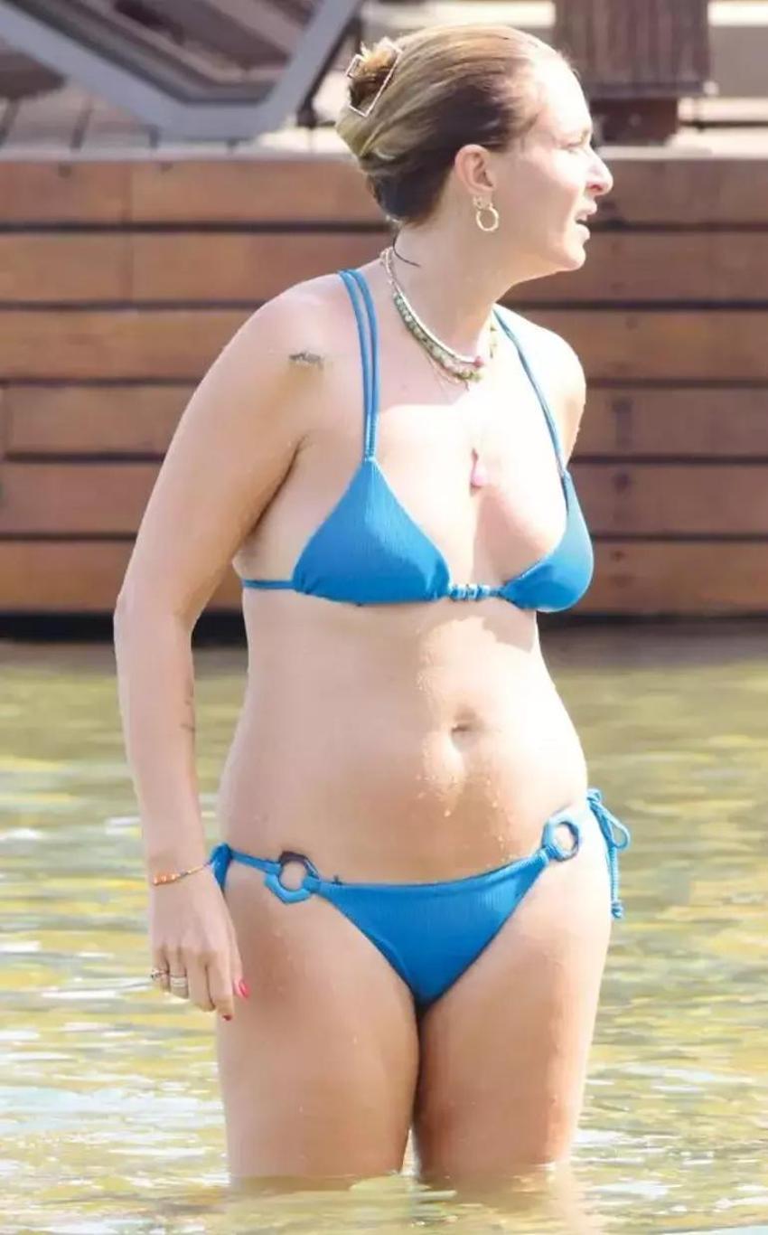 Hepsi 40'ı çoktan geçti! Bikinili görüntüleri ile genç kızlara taş çıkartıyorlar