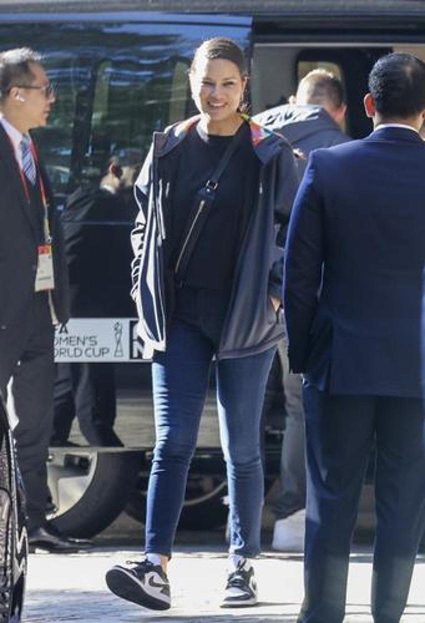 Adriana Lima, Fransa’da tahtakurusu istilasına uğradı! Lüks otelde şoku yaşadı!
