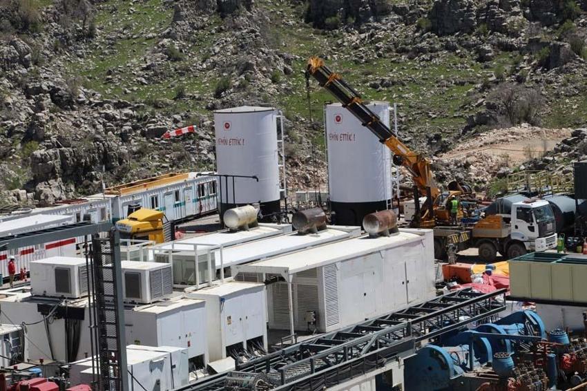 Petrol kuyularıyla ilgili flaş açıklama! 100 bin varile 100 kuyu!