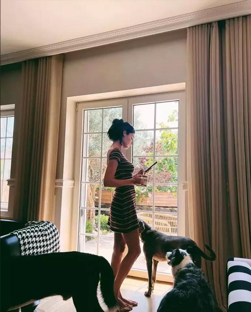 Ünlü sanatçının 4 katlı 5 odalı muhteşem villası! Çocuk parkı ve yüzme havuzu da var 