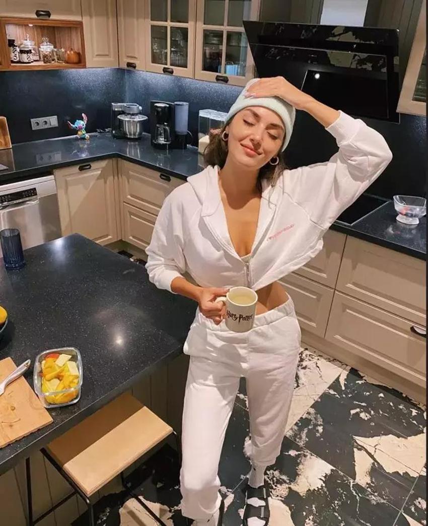 Ünlü sanatçının 4 katlı 5 odalı muhteşem villası! Çocuk parkı ve yüzme havuzu da var 