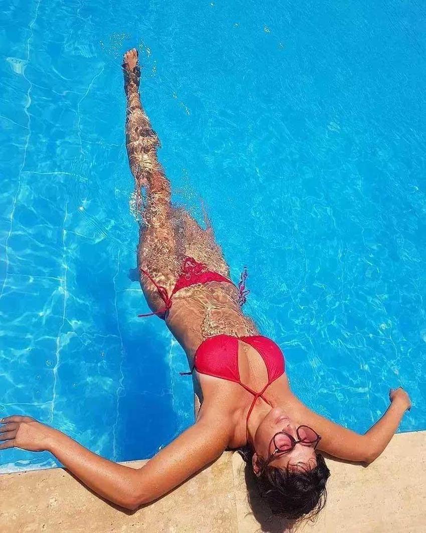 Hülya Avşar'ın bikinisiyle dans videosuna Tuğba Ekinci'den olay yorum!
