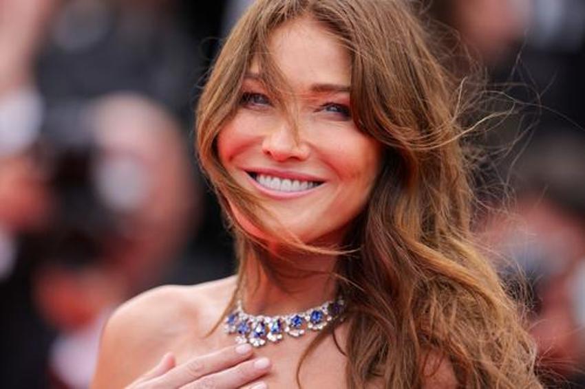 Carla Bruni kanserle mücadelesini anlattı