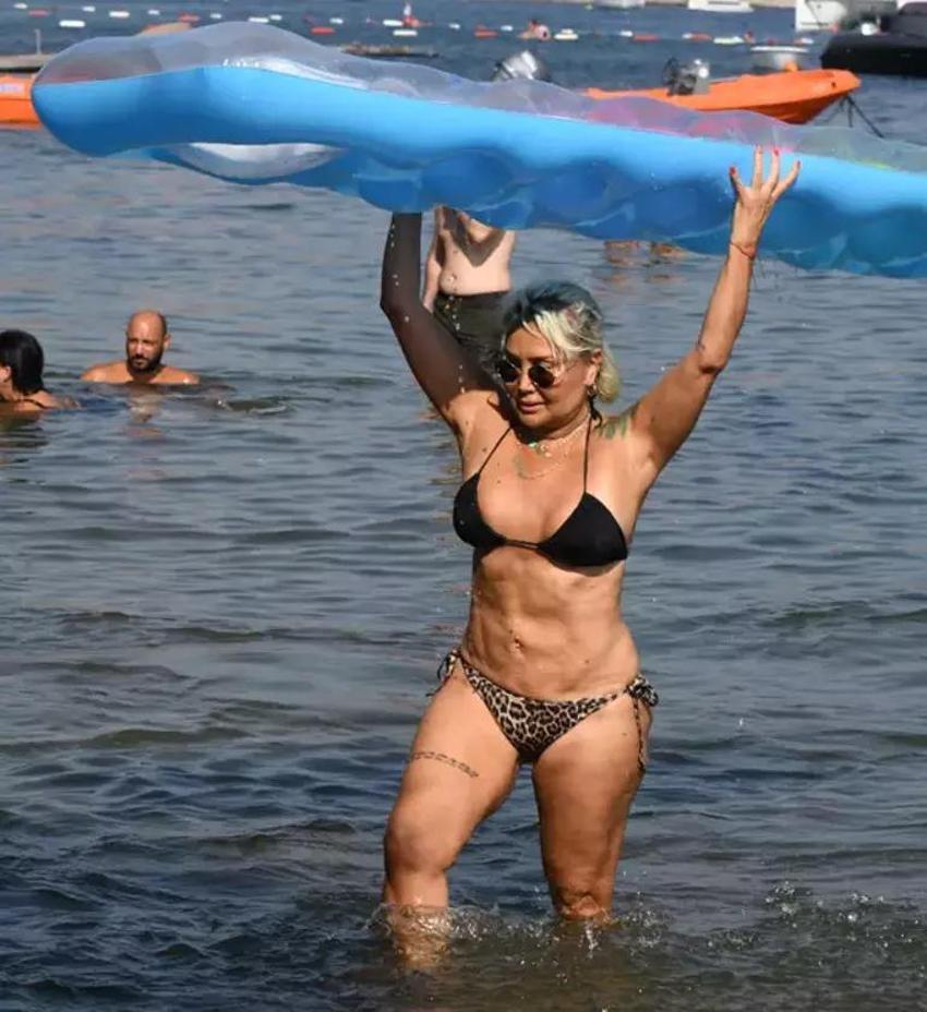 Yonca Evcimik bu kez tarzıyla olay oldu! '1995 Yoncimik geri döndü'