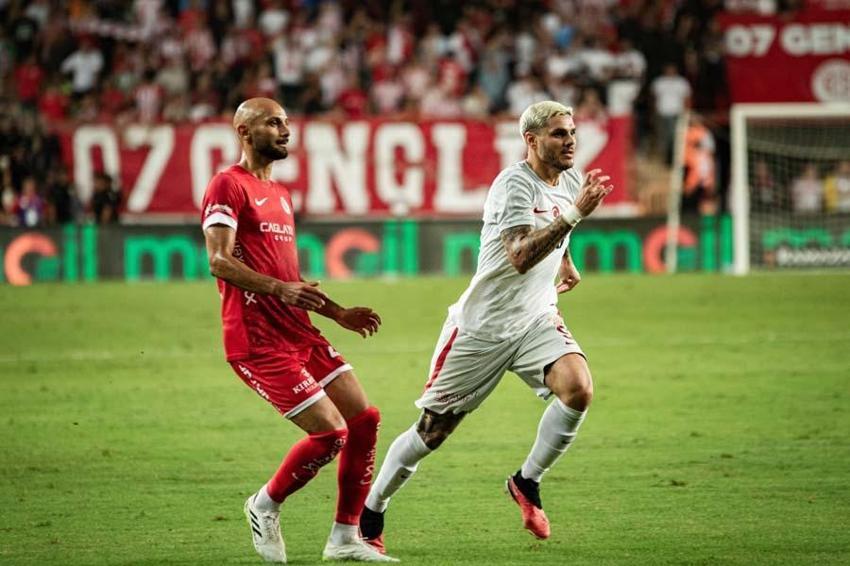 Antalyaspor-Galatasaray maçının ardından çarpıcı yorum: Bir beden büyük forma giymek zorunda...