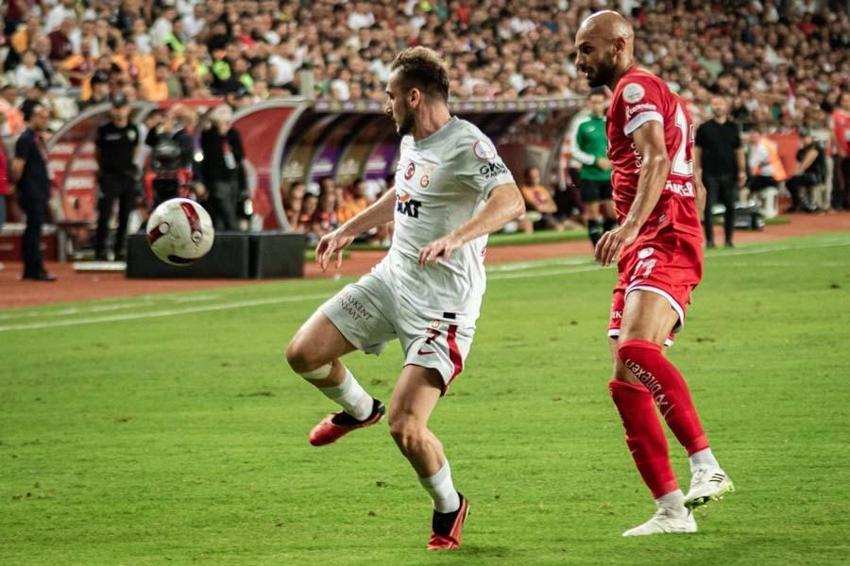 Antalyaspor-Galatasaray maçının ardından çarpıcı yorum: Bir beden büyük forma giymek zorunda...