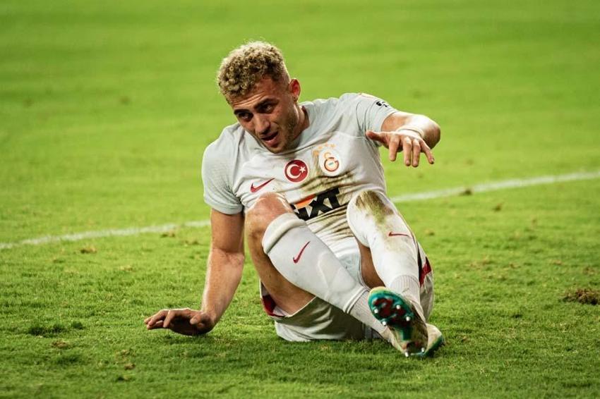 Antalyaspor-Galatasaray maçının ardından çarpıcı yorum: Bir beden büyük forma giymek zorunda...