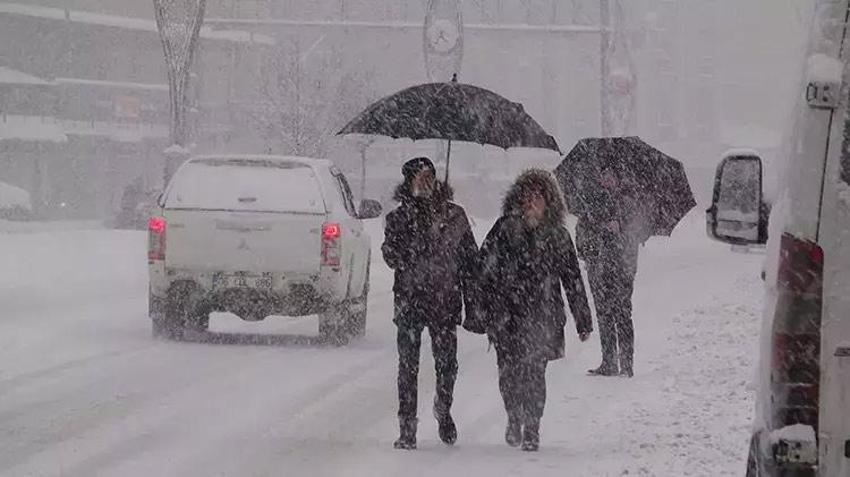 Kar aniden bastıracak! 'Yalancı' sıcaklara aldanmayın, hava tersine dönecek, lapa lapa kar yağacak, günlerce sürecek