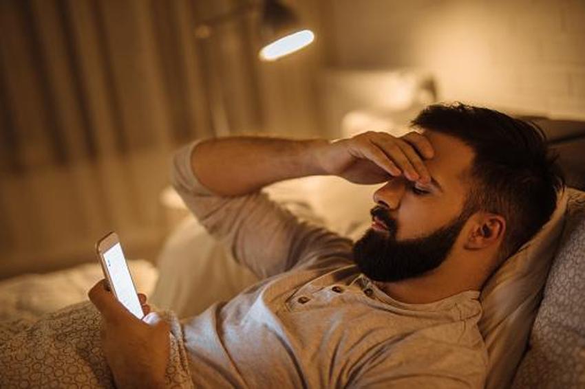 Cep telefonları yatakta bile yanımızda! Kritik uyarı geldi: Mutlaka kapatın
