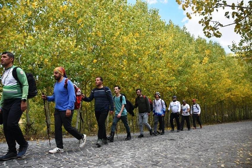 Türkiye'nin en büyük, dünyanın ikinci büyük krater gölü! ’Mükemmeliyet Ödülü’ alan gölde nefes kesen manzaralar