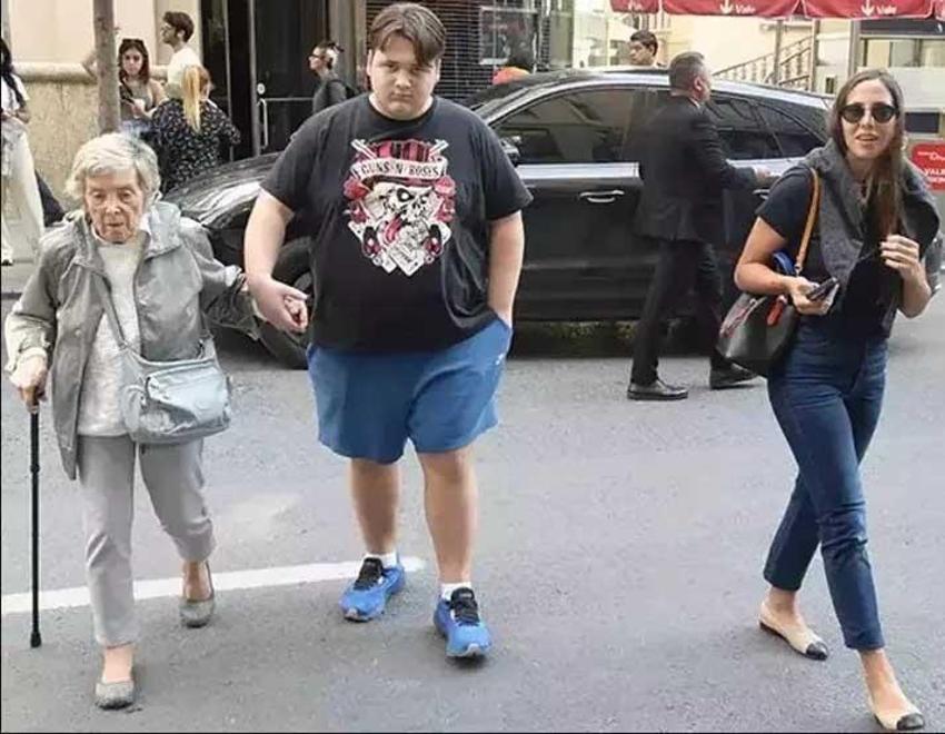 Zehra Çilingiroğlu sevgilisiyle sahil turunda! Kameraları fark edince trafiğe karıştılar