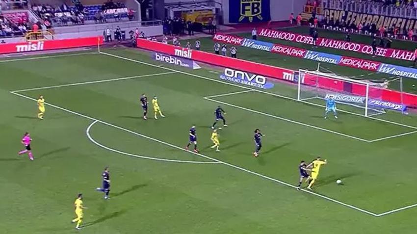 Fenerbahçe'nin penaltısı olay oldu! Öyle bir şey yok dedi, Tadic'in golünü iptal etti