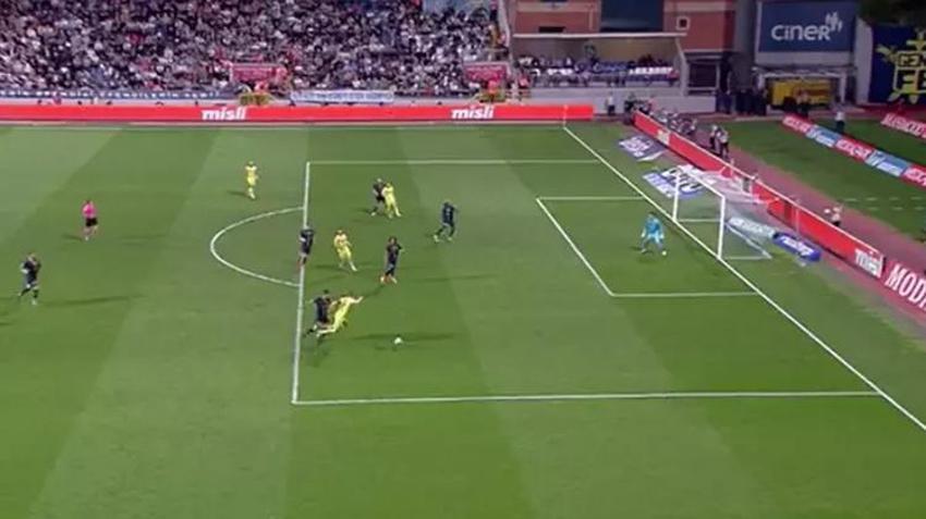 Fenerbahçe'nin penaltısı olay oldu! Öyle bir şey yok dedi, Tadic'in golünü iptal etti