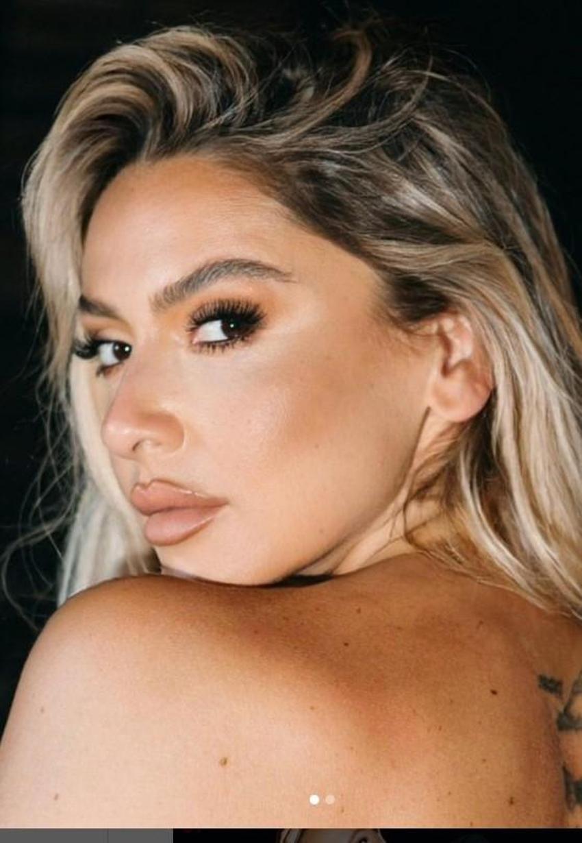 Hadise sahnede gözyaşlarına boğuldu! 'Hayatın sillesini yemişimdir'
