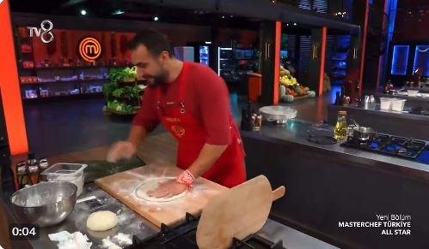 Barbaros'tan kral hareket! Tanya kopya çekmesin diye... MasterChef All Star'da güldüren anlar!