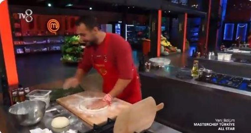 Barbaros'tan kral hareket! Tanya kopya çekmesin diye... MasterChef All Star'da güldüren anlar!