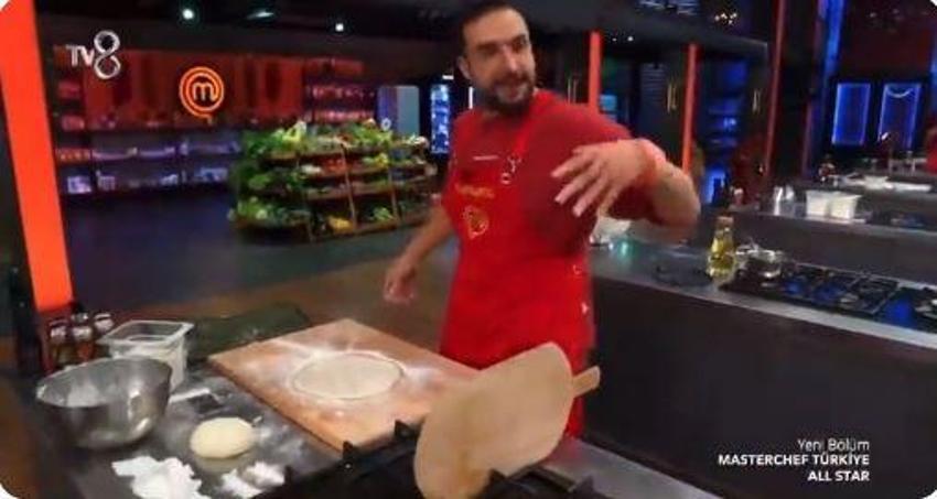 Barbaros'tan kral hareket! Tanya kopya çekmesin diye... MasterChef All Star'da güldüren anlar!