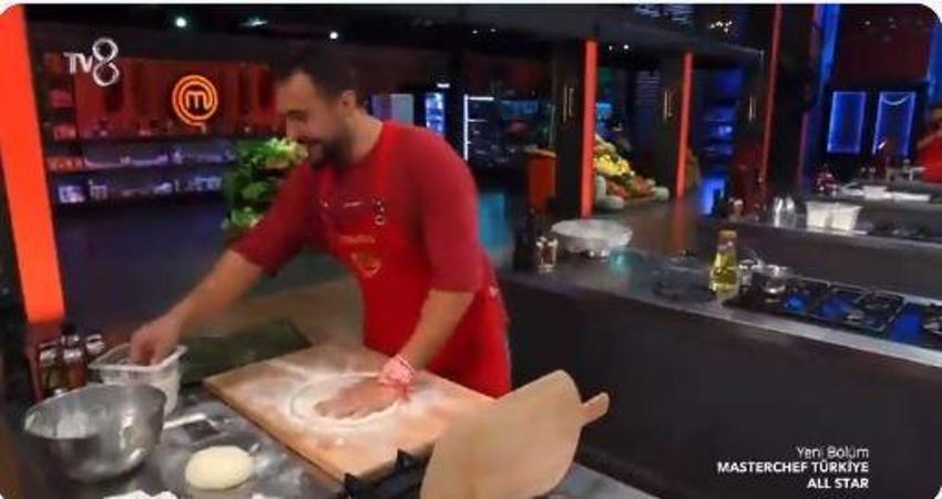 Barbaros'tan kral hareket! Tanya kopya çekmesin diye... MasterChef All Star'da güldüren anlar!