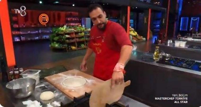 Barbaros'tan kral hareket! Tanya kopya çekmesin diye... MasterChef All Star'da güldüren anlar!