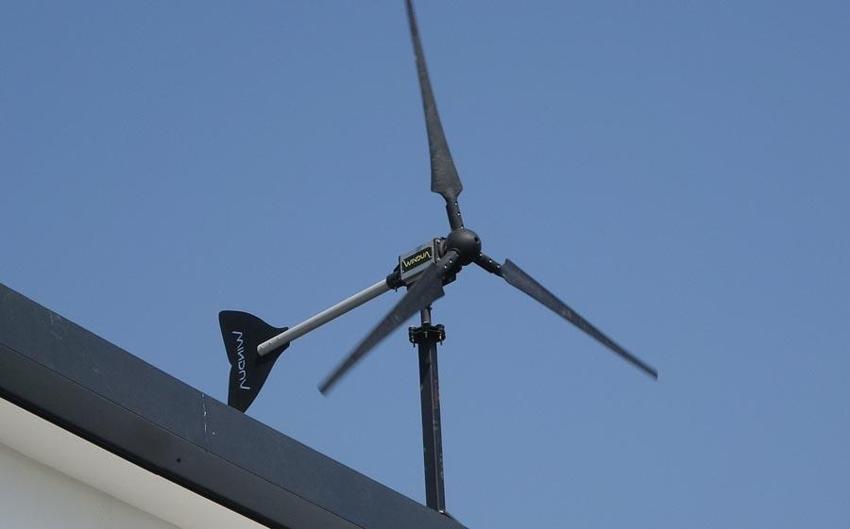 Ata toprağında rüzgar ve güneş enerjisi ile elektrikle üretiyor! Benzerlerinden 10 kat daha fazla pahalıya satılıyor