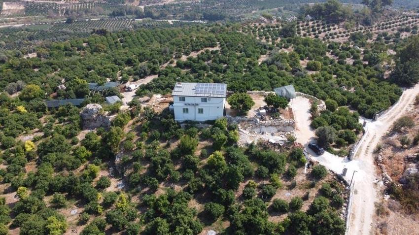 Ata toprağında rüzgar ve güneş enerjisi ile elektrikle üretiyor! Benzerlerinden 10 kat daha fazla pahalıya satılıyor