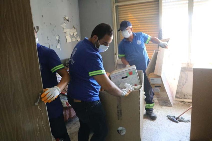 Çöp evin içerisinde zaman durdu! Yaşlı kadın yaşadığı dramı anlattı