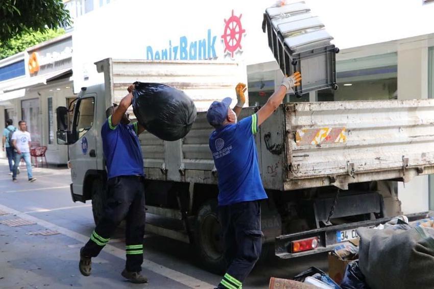 Çöp evin içerisinde zaman durdu! Yaşlı kadın yaşadığı dramı anlattı