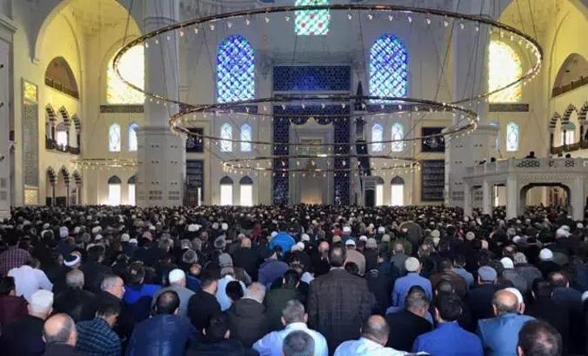 Recep ayı 15. gece namazı nasıl kılınır? Recep ayı 30 rekat namazına nasıl niyet edilir? Recep ayı zikirleri ve tesbihleri