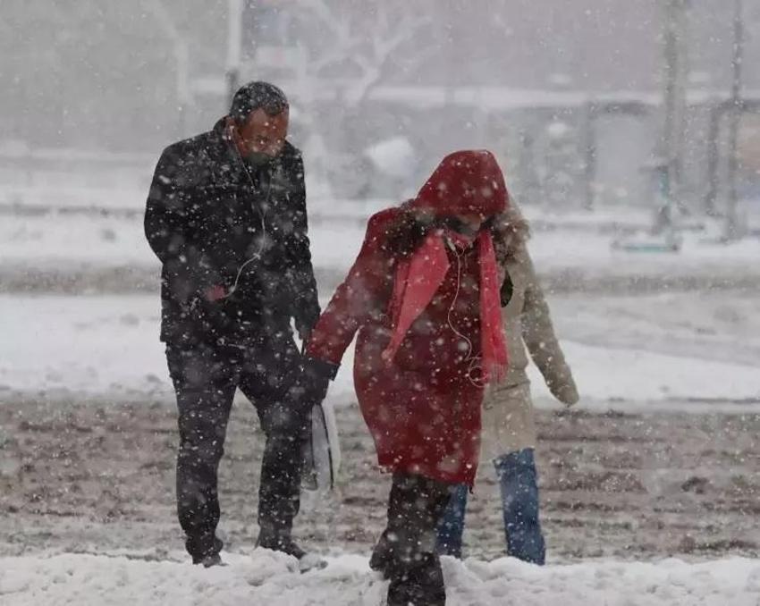 Kombiyi sobayı yakın! Yoğun kar yağışı ve soğuk hava geliyor! İstanbul'da yağış o tarihte başlıyor