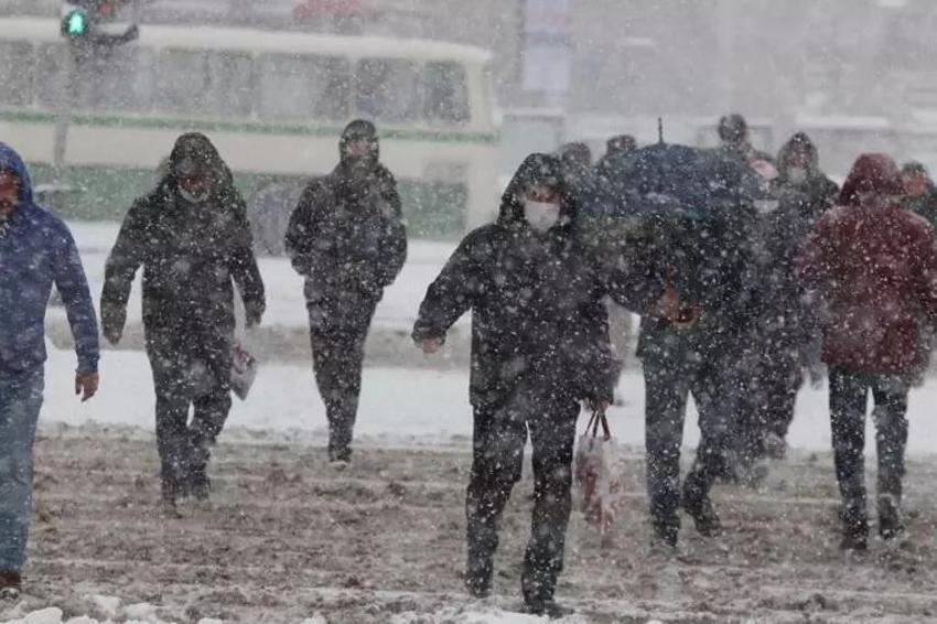 Kombiyi sobayı yakın! Yoğun kar yağışı ve soğuk hava geliyor! İstanbul'da yağış o tarihte başlıyor