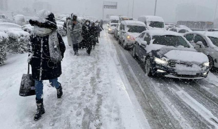 Yoğun kar yağışı bu gece başlıyor! 81 ilde sıcaklıklar birden düşecek, lapa lapa kar günlerce yerde kalacak